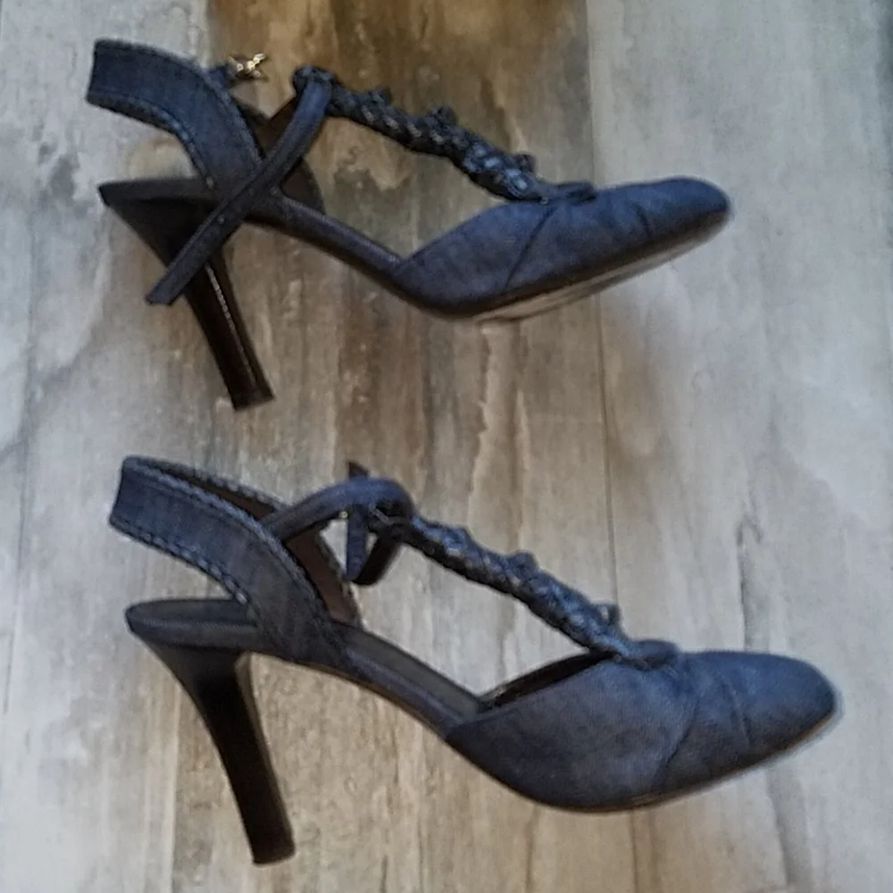 Fendi T-Strap Sandals - Picture 2 of 13